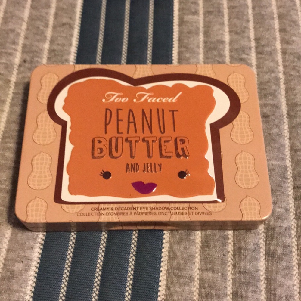 TooFaced Peanut Butter Jelly eyeshadow pallet